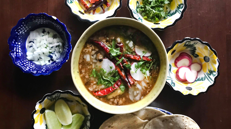 Illustration for article titled Carne en su jugo is the Mexican soup that has it all (steak, bacon, beans, avocados, chiles...)